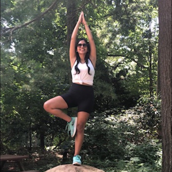 Meet your Posher, Farah - Picture 2 of 5